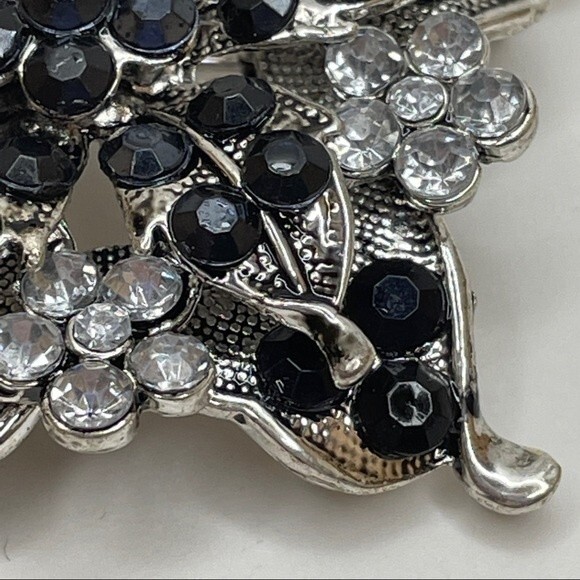 Fashion Jewelry Snowflake shaped Silver Tone Brooch with Black/Clear Cabochons - Picture 3 of 11